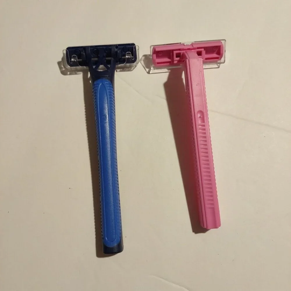 DISPOSABLE RAZORS- LOT-NEW -TOTAL OF 15-NEW